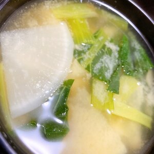 小松菜と大根とわかめの味噌汁